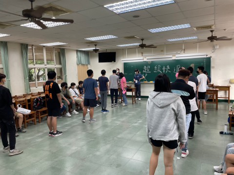 LINE_ALBUM_112學年度迎新活動-遊戲_230816_1.jpg