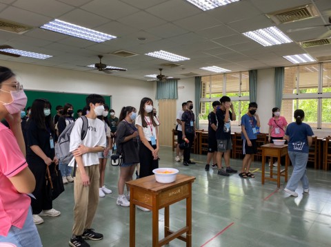 LINE_ALBUM_112學年度迎新活動-遊戲_230816_121.jpg