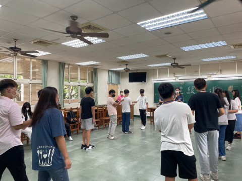 LINE_ALBUM_112學年度迎新活動-遊戲_230816_4.jpg