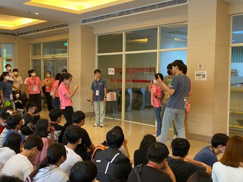 LINE_ALBUM_112學年度迎新活動-報到與開場_230816_1.jpg