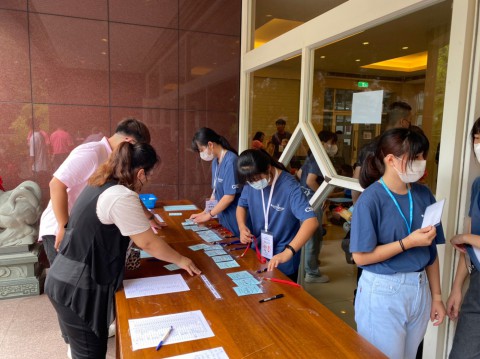 LINE_ALBUM_112學年度迎新活動-報到與開場_230816_16.jpg