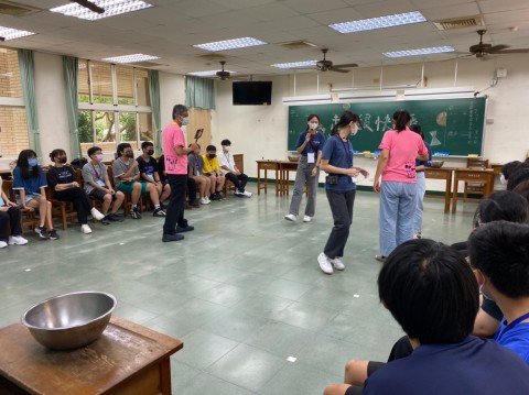 LINE_ALBUM_112學年度迎新活動-遊戲_230816_75.jpg