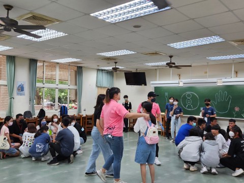 LINE_ALBUM_112學年度迎新活動-遊戲_230816_13.jpg