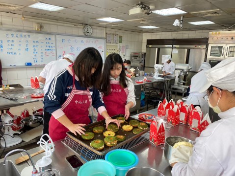 LINE_ALBUM_20241221聖誕節親子活動_250102_68.jpg